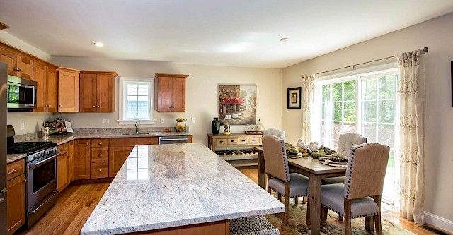 Cranberry kitchen and dining area