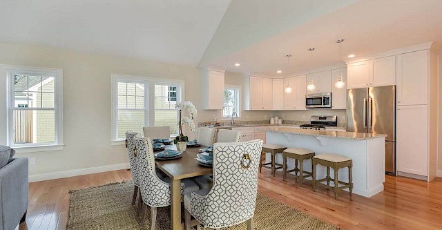 Forsythia dining area and kitchen