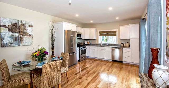 Bayberry dining area and kitchen