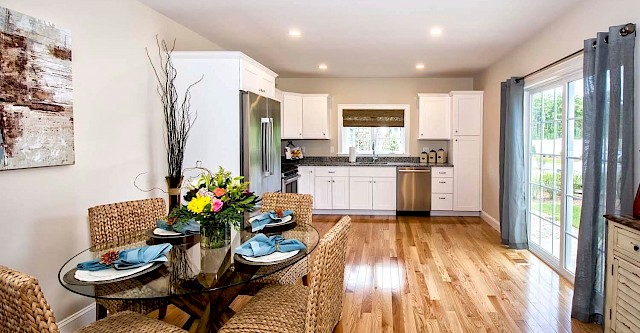 Bayberry dining area and kitchen