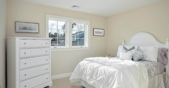 Forsythia bedroom