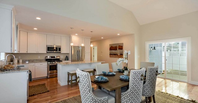 Forsythia dining area and kitchen